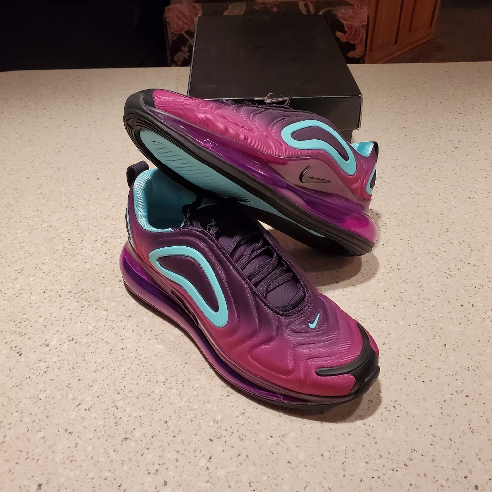 🆕️ Nike Air Max 720 Hyper Purple